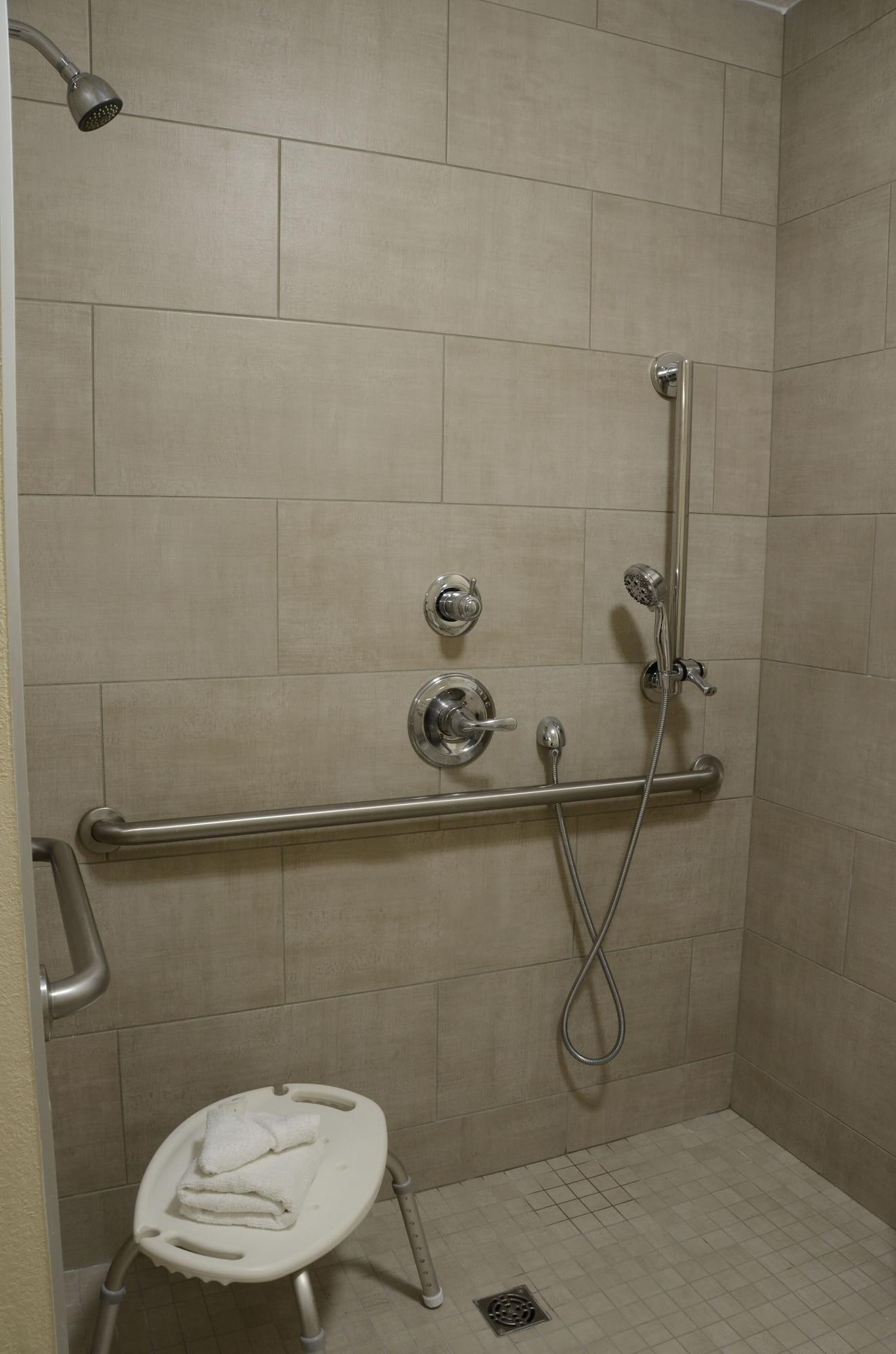 Hotel Baymont By Wyndham Airport 2*