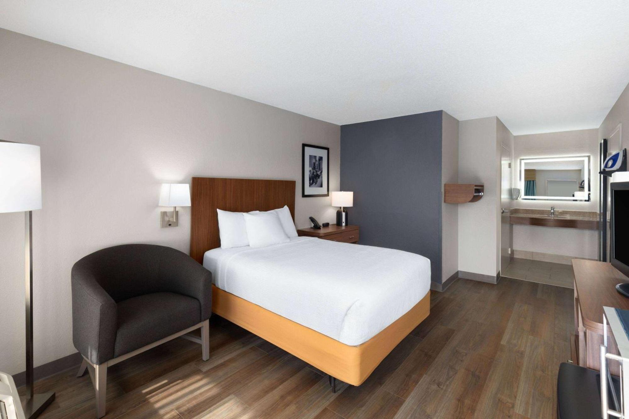 Baymont By Wyndham Airport